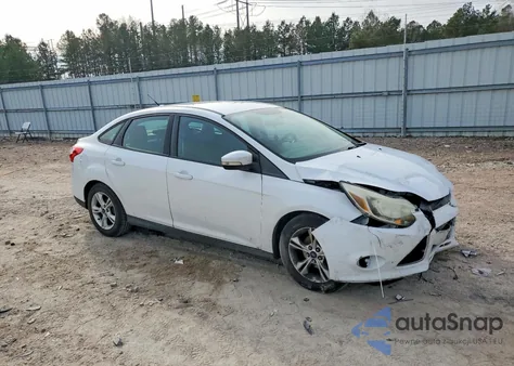 2014 Ford Focus Se z USA, uszkodzony, nr VIN 1FADP3F27EL454944